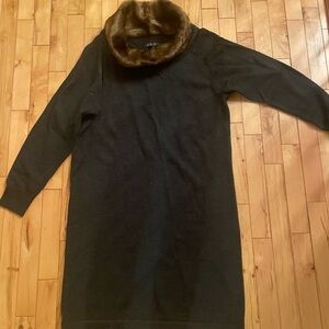 Lesliefay Turtleneck Sweater with Brown Collar dark gray dress